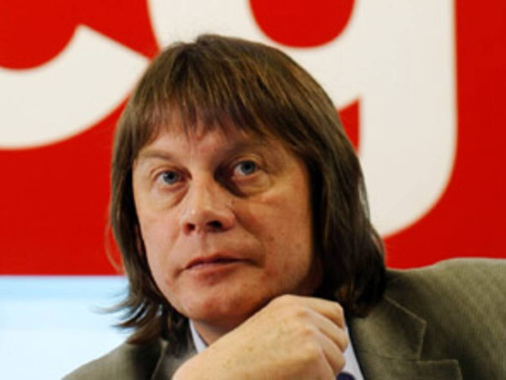 Combien Gagne Le Patron De La Cgt Bernard Thibault gagne deux fois moins que les autres leaders syndicaux